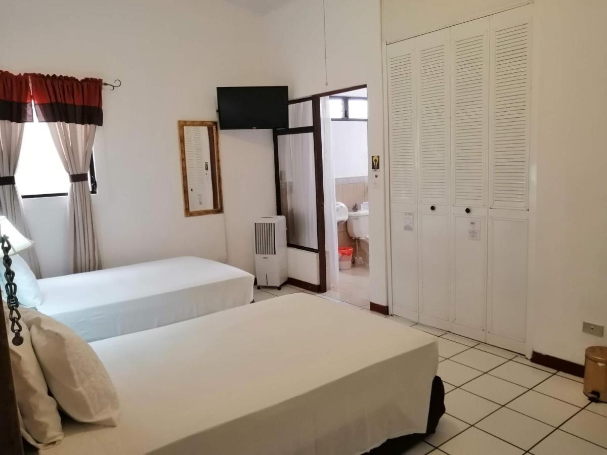 Novohostal B&B Guatemala City Bagian luar foto