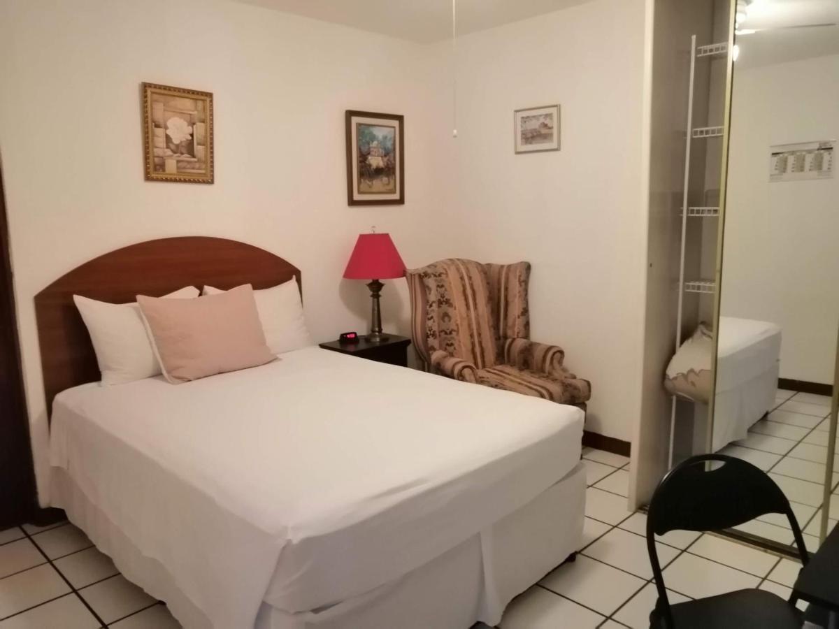 Novohostal B&B Guatemala City Bagian luar foto