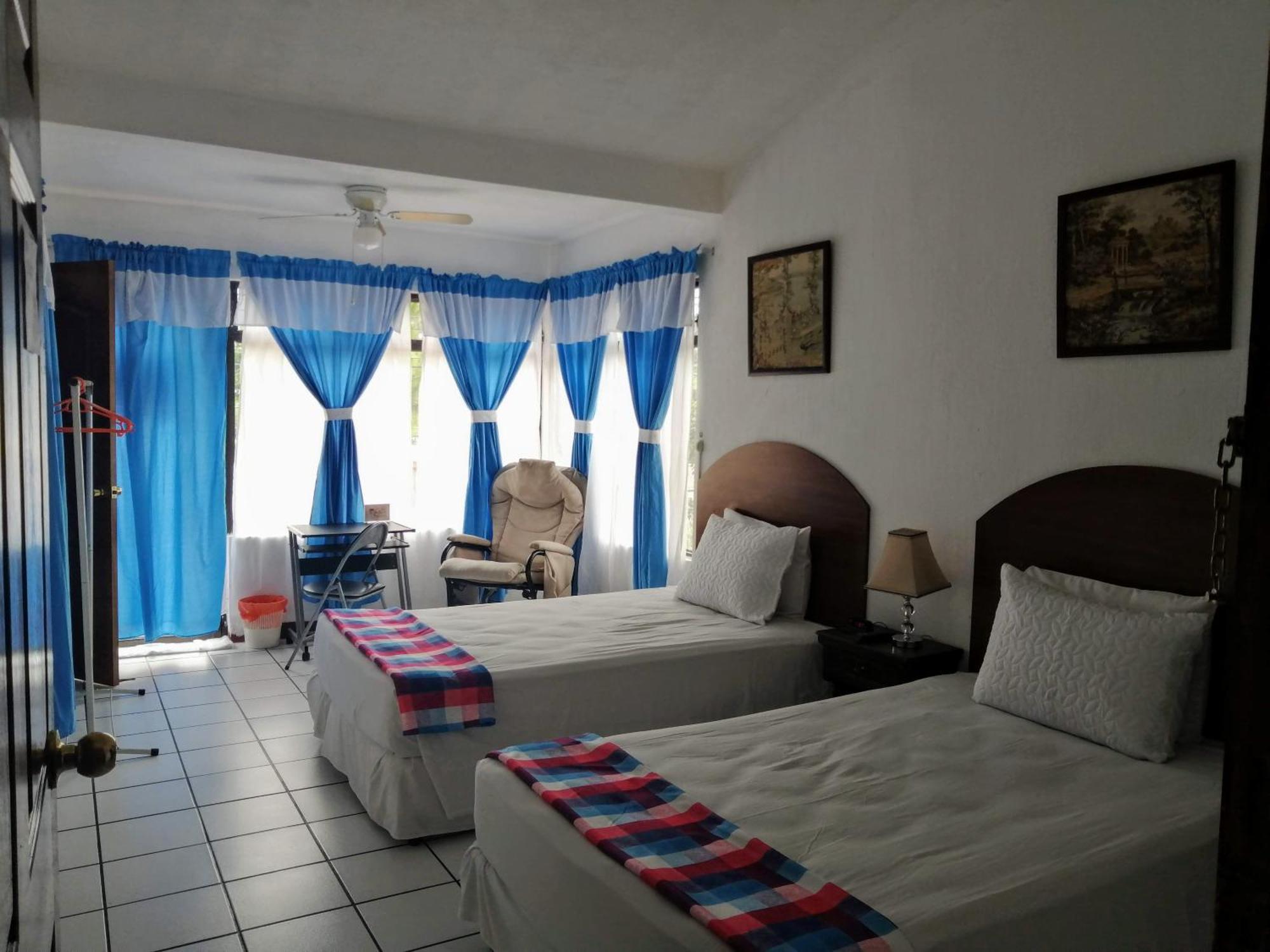 Novohostal B&B Guatemala City Bagian luar foto