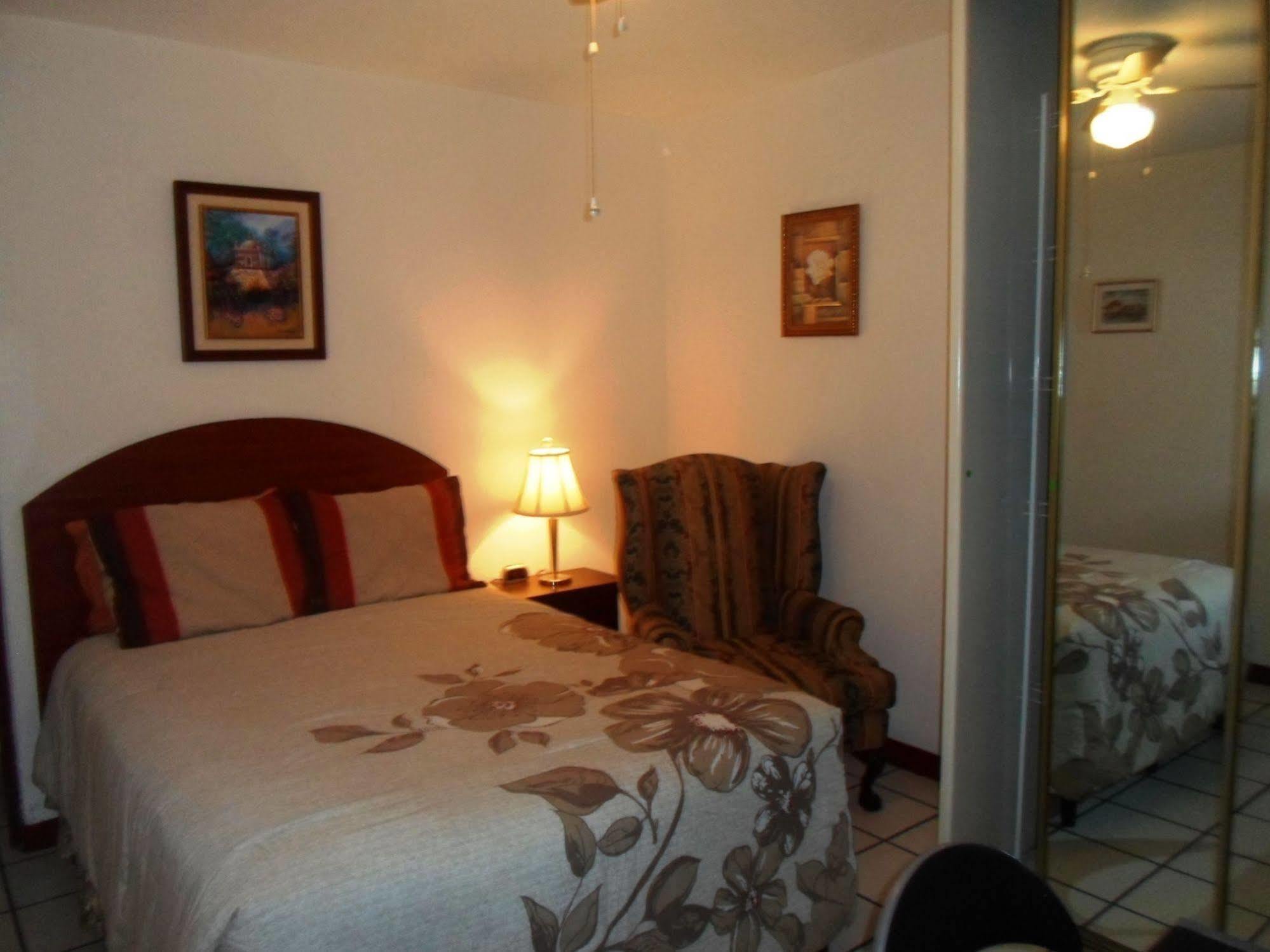 Novohostal B&B Guatemala City Bagian luar foto