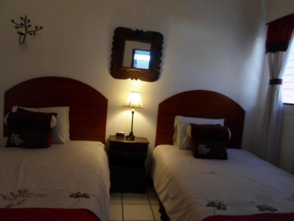 Novohostal B&B Guatemala City Bagian luar foto